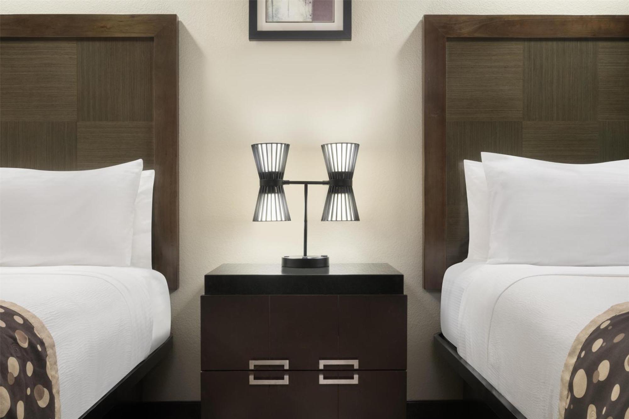 Best Western Premier Crown Chase Inn & Suites Denton Zewnętrze zdjęcie